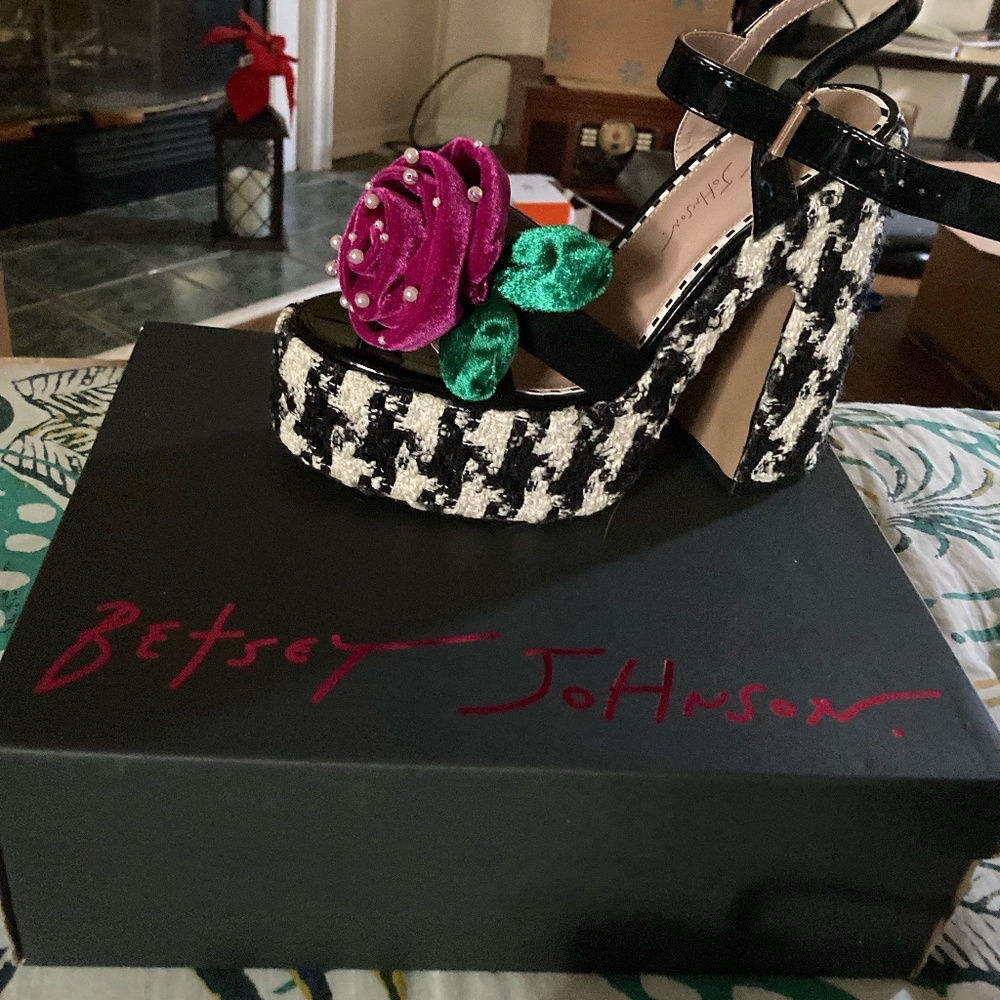 Betsey Johnson 7.5 Shoes
